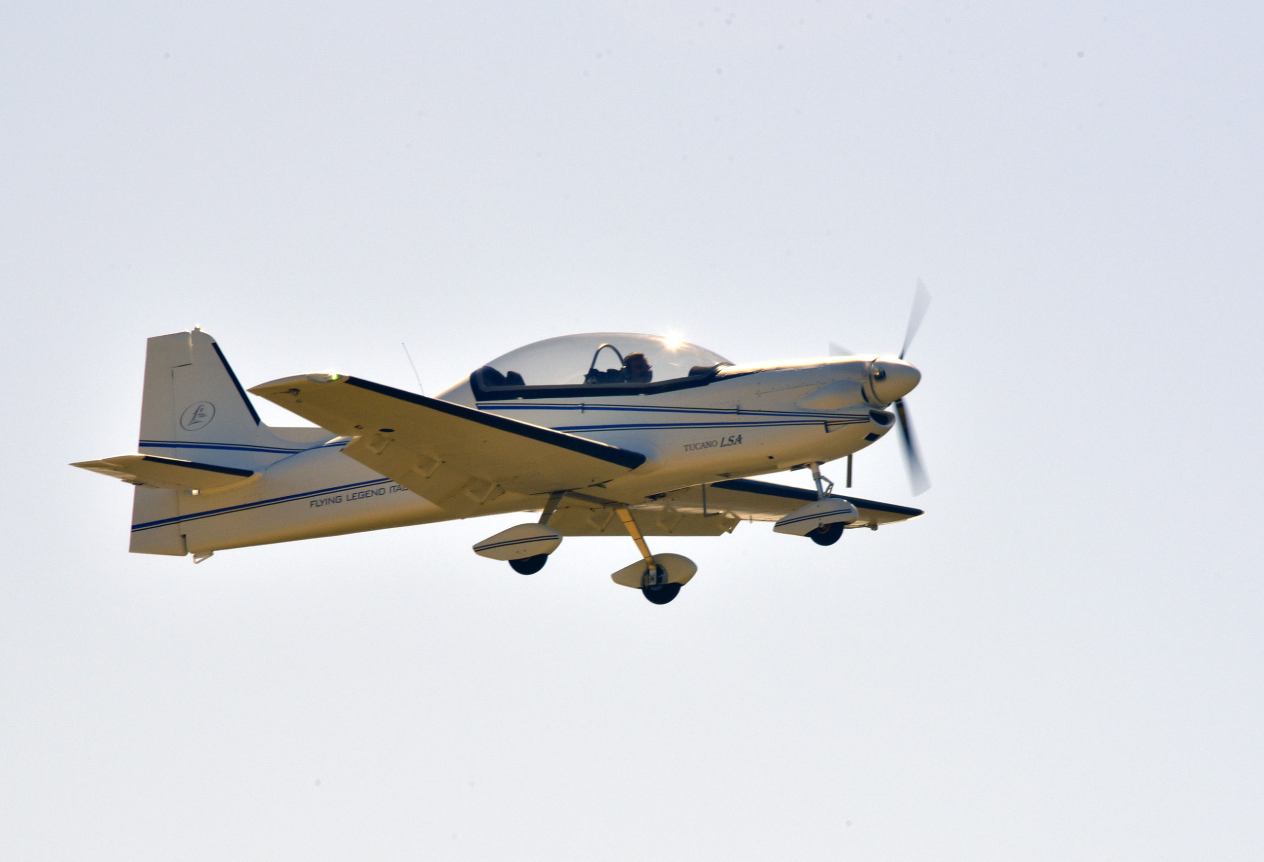 Avião ultraleve experimental - TUCANO-R - Flying Legend - de 2